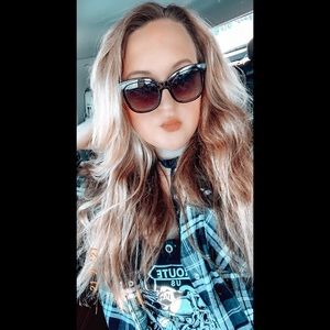 Meet your Posher, Kelli